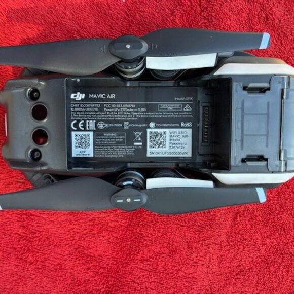 DJI Mavic Air Fly More Combo Arctic White with 2 batteries and extra 6 propels - Picture 5 of 16